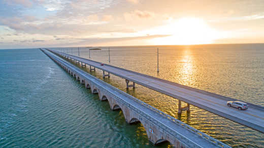 Empruntez l'impressionnante Overseas Highway, qui relie la Floride continentale aux Florida Keys, pendant votre road trip sur la côte Est des États-Unis.