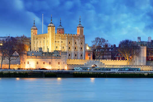 Visitez la Tour de Londres pendant votre voyage, une ancienne forteresse construite sur l'ordre de Guillaume le Conquérant en 1078.