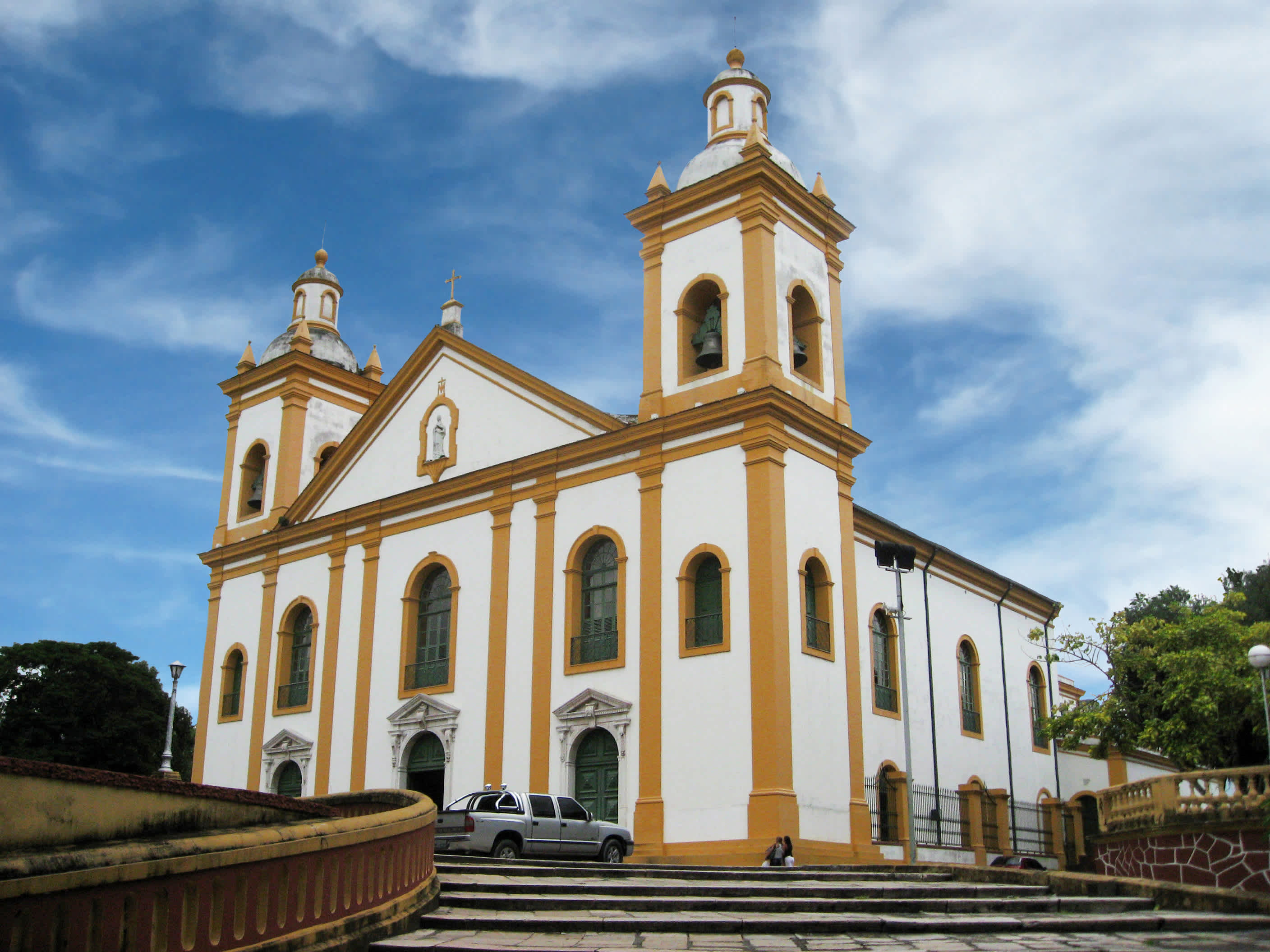 Die Kathedrale von Manaus befindet sich am Osvaldo-Cruz-Platz und wurde im 19. Jahrhundert erbaut und ist im klassischen römischen Stil gestaltet.