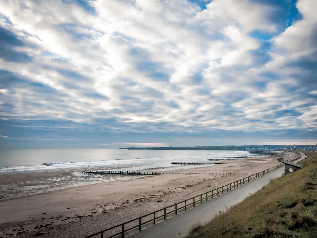 Aberdeen Beach, Schottland Bewölkter Himmel über dem Strand von Aberdeen