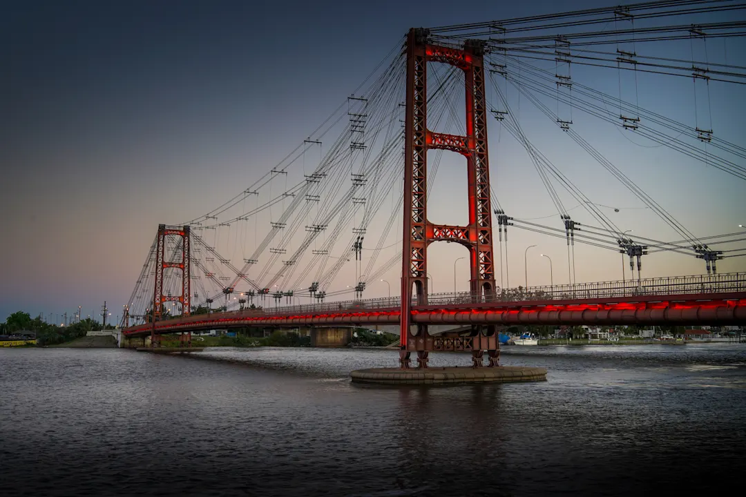 Argentinien Santa Fe Puente Colgante Marcial Candioti Über den Fluss Santa Fe Schöne Brücke "Puente Colgante Marcial Candioti" über den Fluss Santa Fe in Argentinien