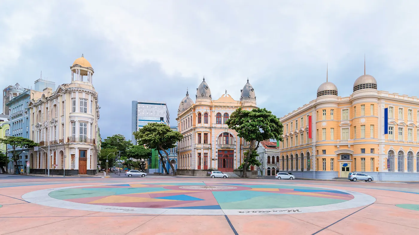 Recife, Praça do Marco Zero, Brasilien Historische Gebäude mit pastellfarbenen Fassaden auf dem Praça do Marco Zero. Recife, Pernambuco, Brasilien.