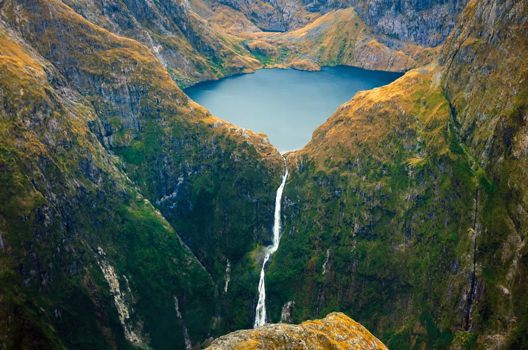 Neuseeland, Fiordland National Park, Lake Quill Die Luftaufnahme des Lake Quill im Fiordland National Park, Neuseeland