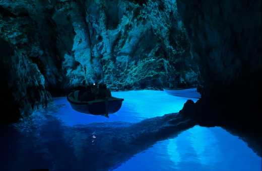 Grotta Osten, Höhle an der Küste der Insel Capri.