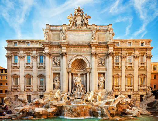 Véritable incontournable et chef d'oeuvre, faites un voeu à la Fontaine de Trevi pendant votre voyage à Rome.