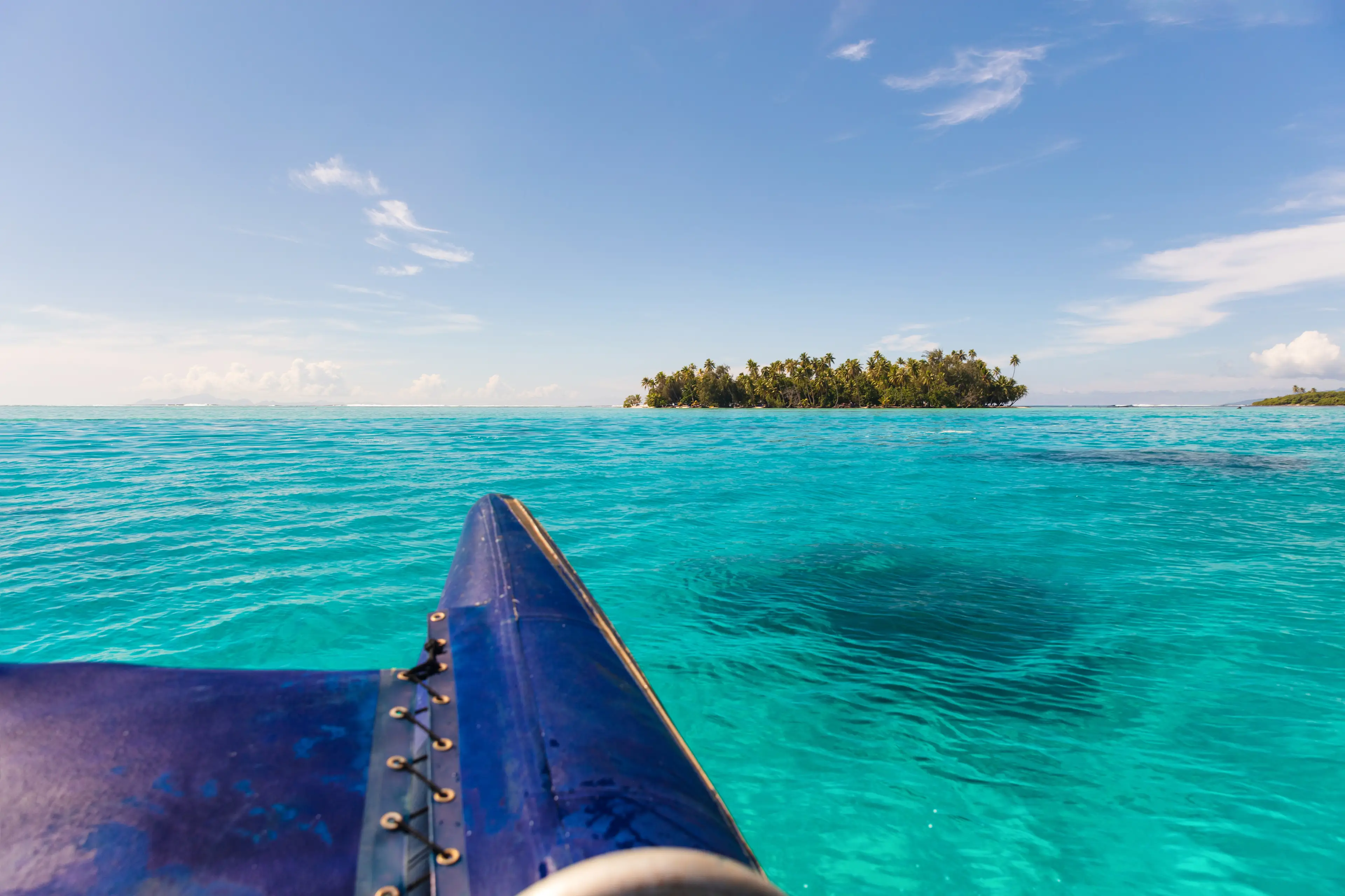 Bootsausflug auf dem Katamaran zur Privatinsel in Bora Bora, Tahiti, Französisch-Polynesien.