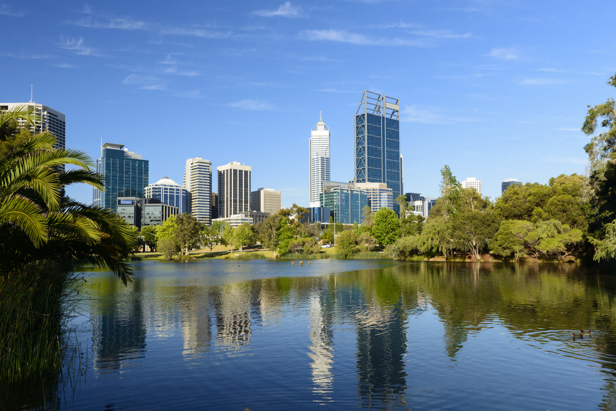 Panoramablick auf die Skyline von Perth in Australien