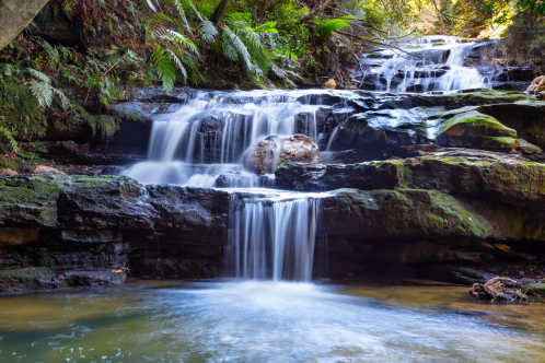 Blick auf die Leura Falls in den Blue Mountains, Australien.