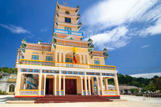 Der Blick auf den Cao Dai-Tempel, Phu Quoc, Vietnam

