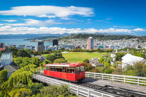 Montez sur les hauteurs de Wellington en Nouvelle-Zélande en empruntant le cable car de la ville, une vue panoramique vous attend.
