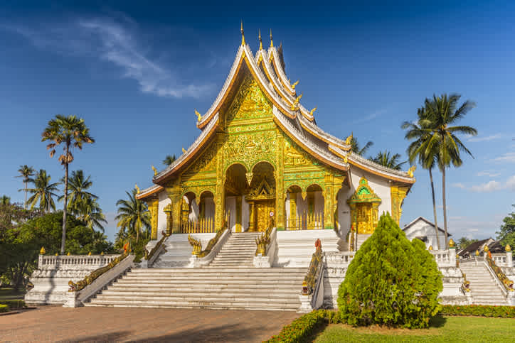 Vue horizontale de la chapelle du Palais Royal à Luang Prabang, au Laos.
