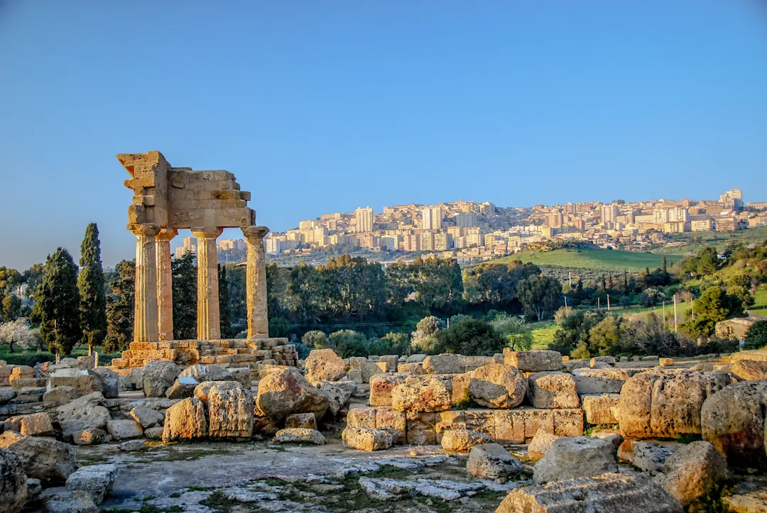 Ruinen des Tempels von Castor und Pollux im Tal der Tempel auf Sizilien.