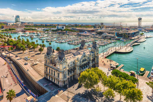 Explorez la marina du Port Vell pendant votre voyage à Barcelone.