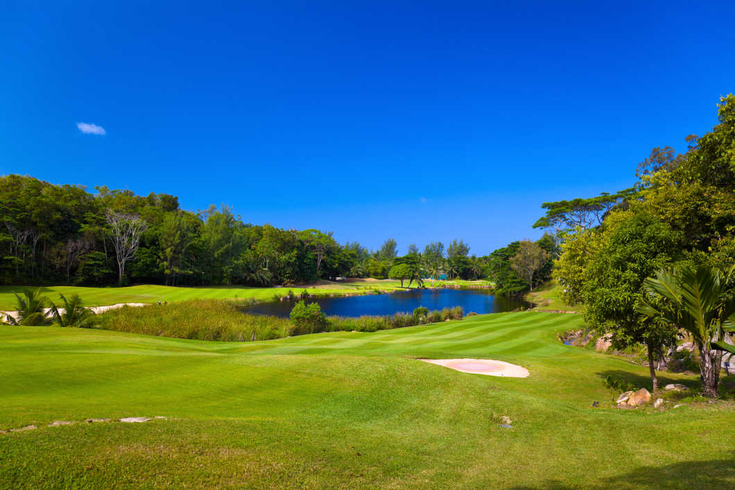 Champ de golf sur l'île de Praslin, Seychelles