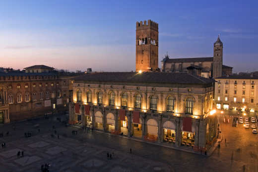 Piazza Maggiore bei einer Bologna Reise entdecken