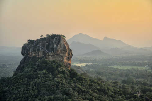 Blick auf den Sigiriya Felsen - Lions Rock - in Sri Lanka, Asien
