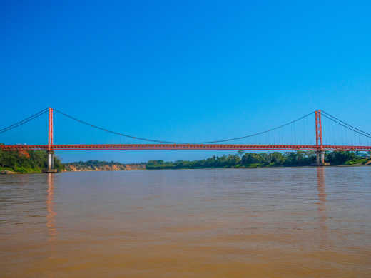 Die Billinghurst Brücke von Puerto Maldonado in Peru.