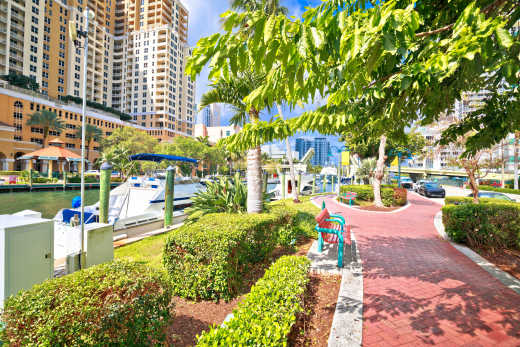Foto der Flusspromenade am Riverwalk in Fort Lauderdale