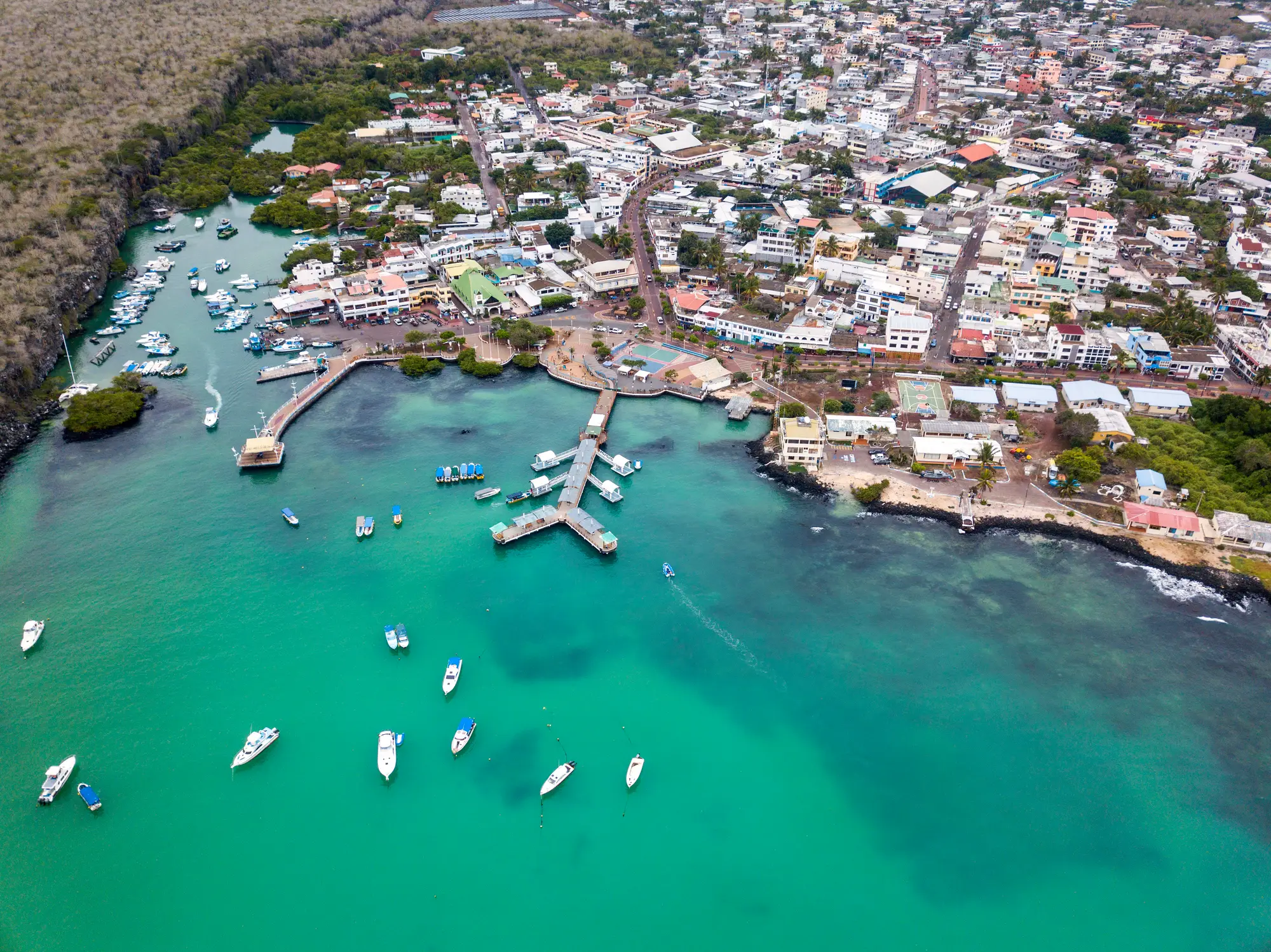 Puerto Ayora, Santa Cruz Island, Galapagos Luftaufnahme des Hafens und des Hauptpiers Puerto Ayora, Santa Cruz Island, Galapagos