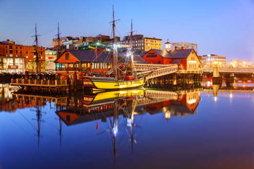 Boston Tea Party Ships entlang der Waterfront, MA, USA.