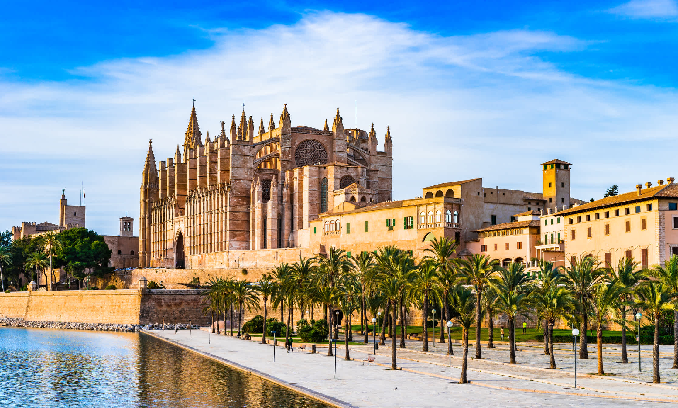 Kultur auf den Balearischen Inseln - die Kathedrale La Seu und Parc del Mar in Palma de Mallorca