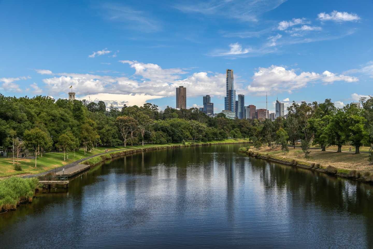 Blick auf den Yarra River und die Skyline von Melbourne, Australien.