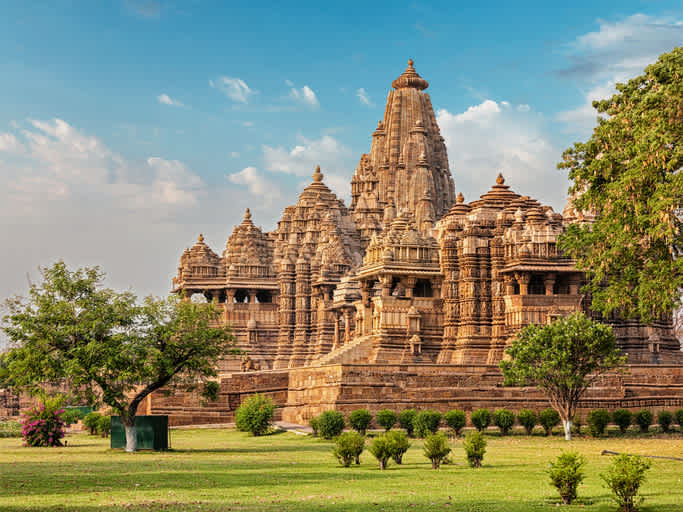 Besuchen Sie den prächtigen Khajuraho-Tempel während Ihrer Nordindien-Tour.