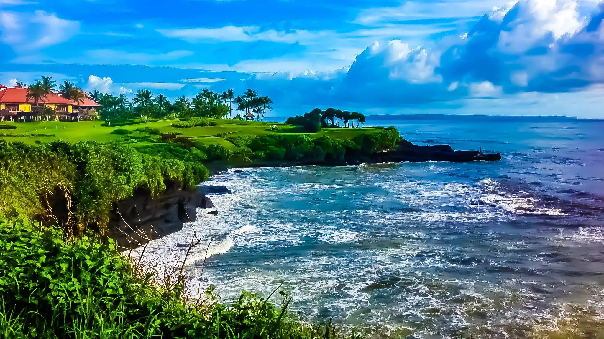 Indonesien, Bali, Uluwatu Die Küste und Häuser in Uluwatu, Bali, Indonesien