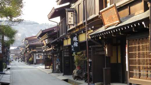 Kleine straat in Takayama, Japan