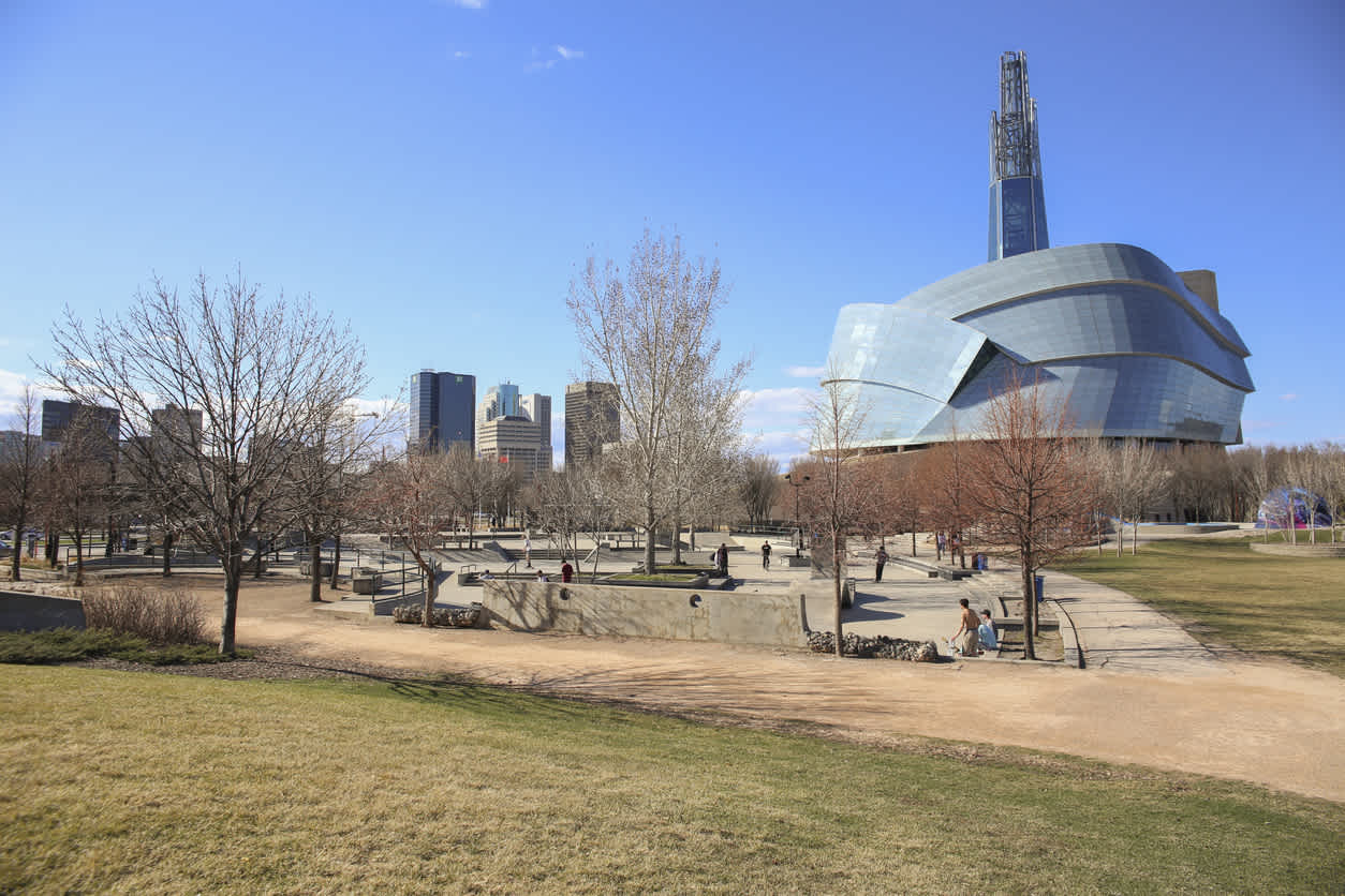 Découvrez les nombreux lieux de cultures pendant votre séjour dans l'est du Canada comme ici le musée des droits de l'homme de Winnipeg.