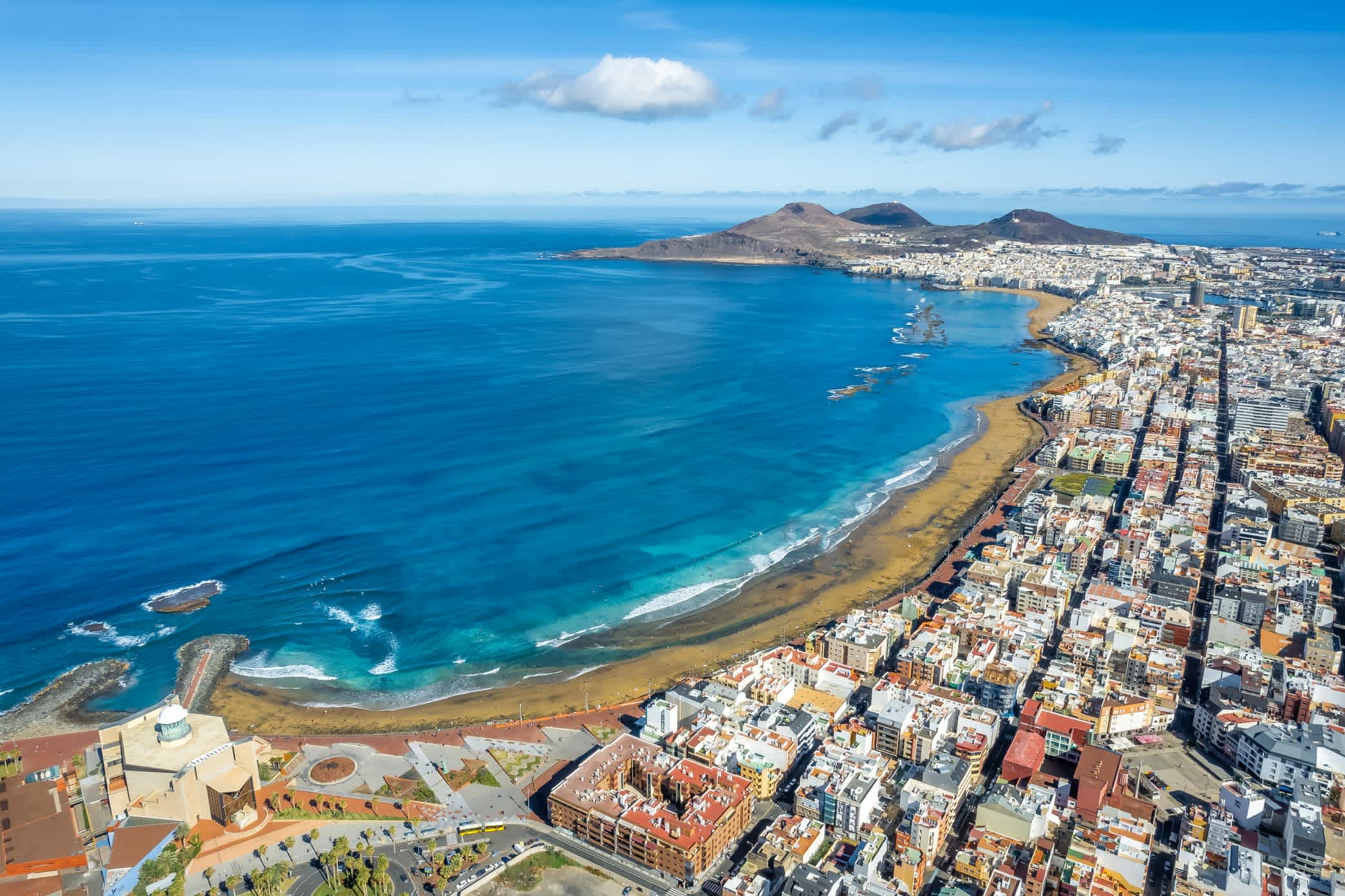 Strand von Las Palmas de Gran Canaria aus der Luftperspektive