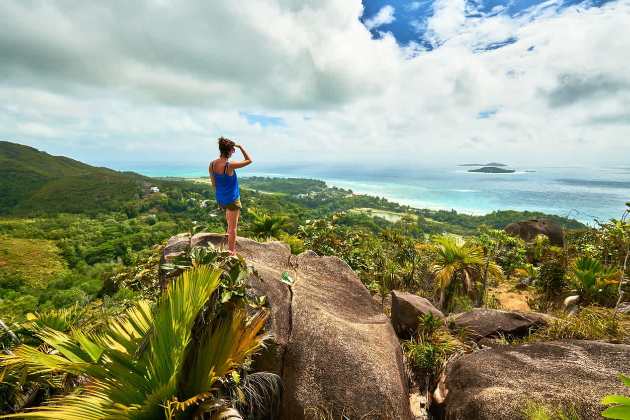 Steigen Sie bei Ihrem Aufenthalt auf den Seychellen hoch hinaus und gönnen Sie sich eine Wanderung auf die Berge