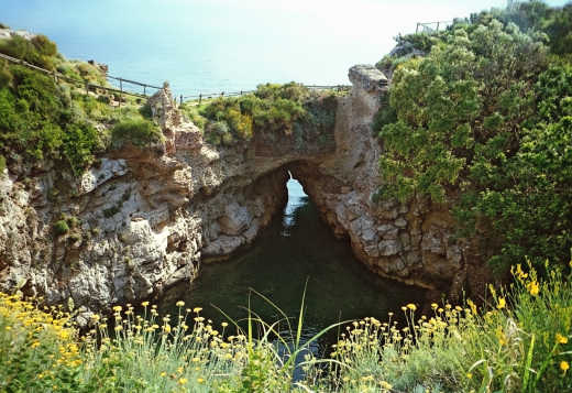 Visit the baths of Queen Joan on holiday in Sorrento
