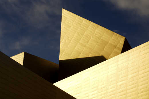 Vue sur l'architecture abstraite du Denver Art Museum, dans le Colorado