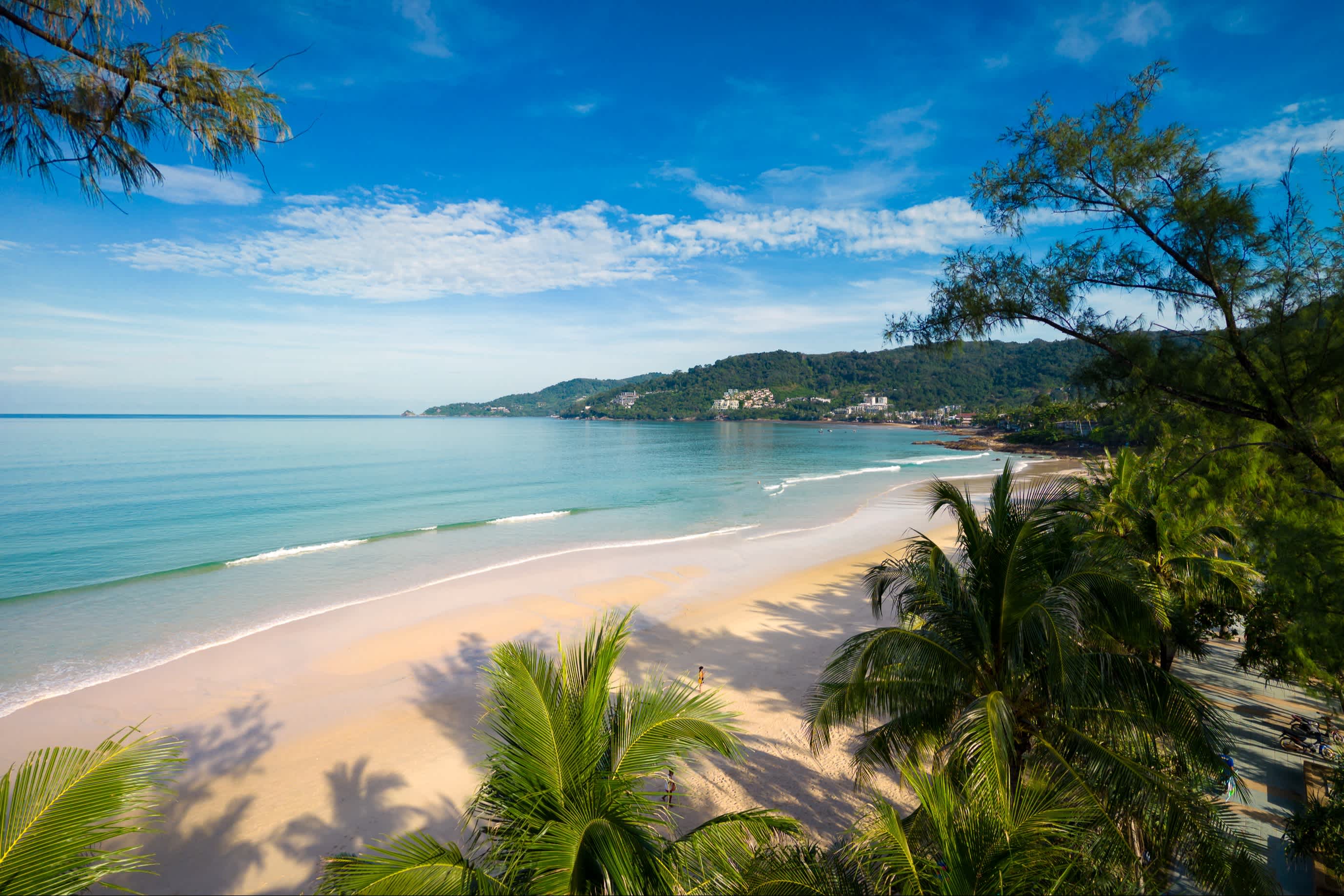 Blick auf den Patong Beach, Phuket, Thailand.