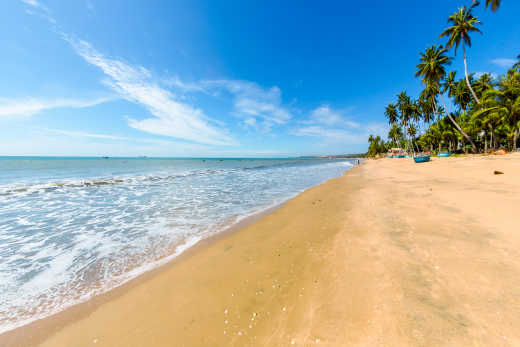 Blick auf den Strand von Mui Ne in Vietnam.

