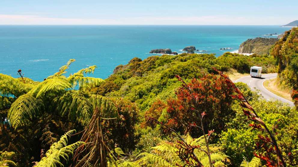 Explore the ocean roads by camper van on a New Zealand tour