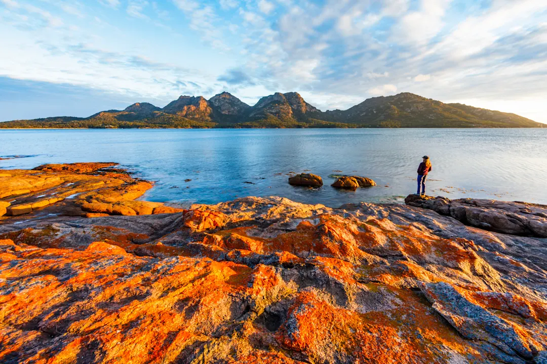 Australien, Tasmanien, Freycinet-Nationalpark Die Hazards-Bergkette im Freycinet-Nationalpark, Tasmanien, Australien.