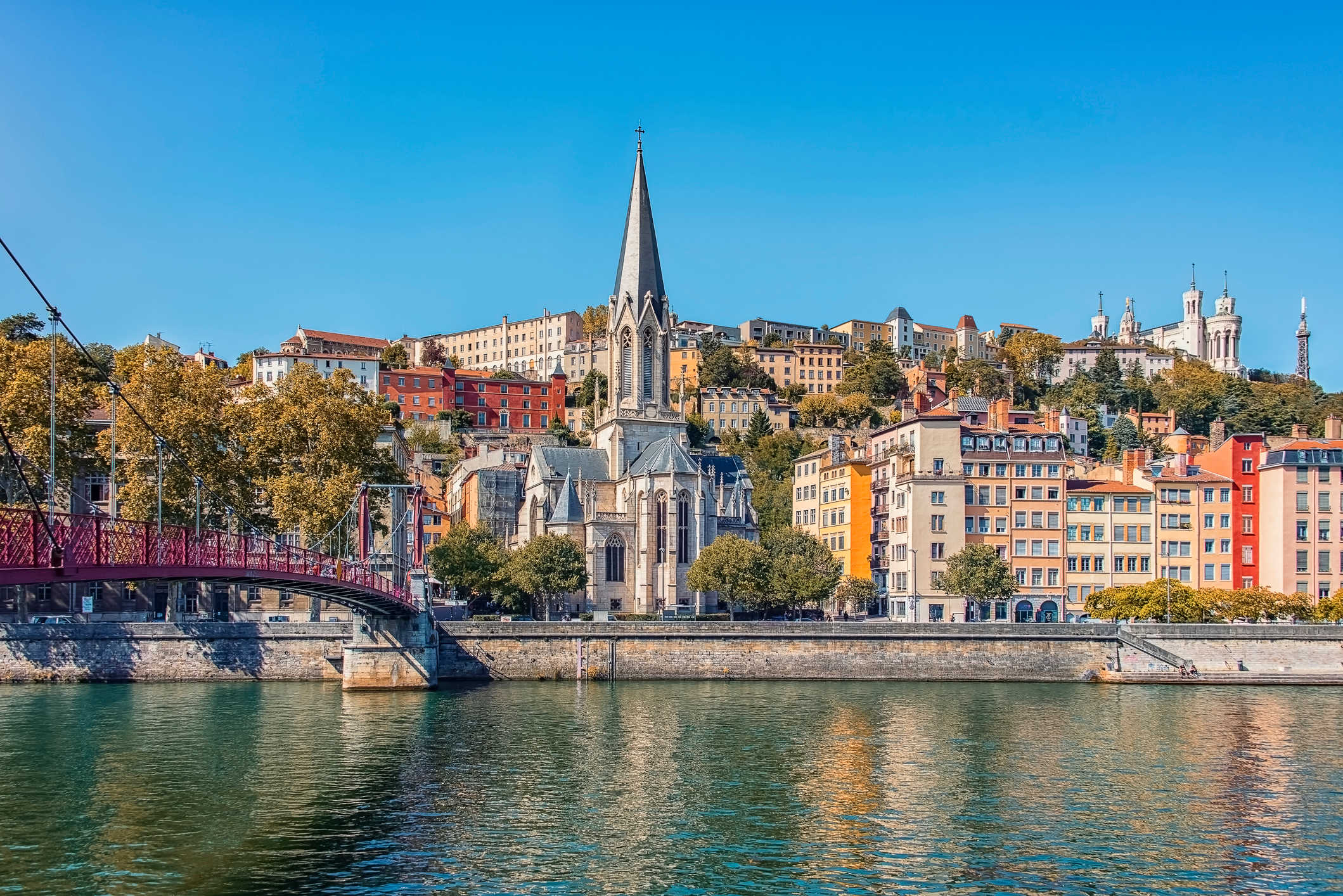 Flanieren Sie während Ihres Urlaubs in Lyon an den Kais der Saône entlang.