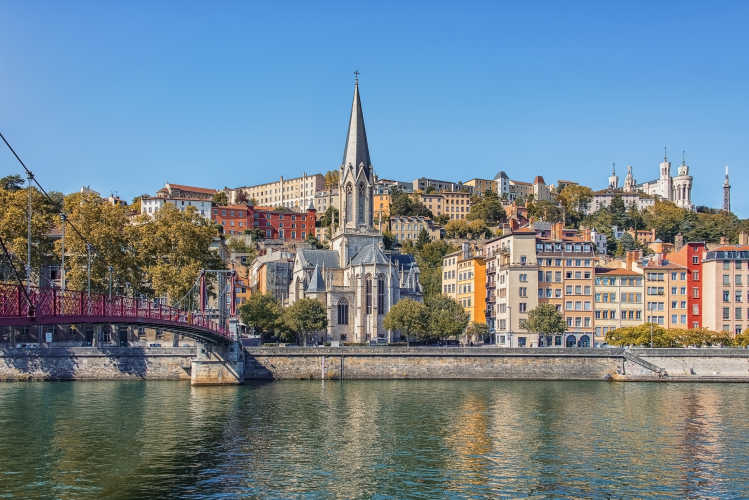 Flanieren Sie während Ihres Urlaubs in Lyon an den Kais der Saône entlang.