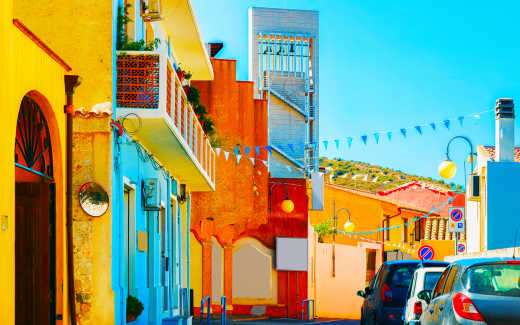 Straße mit alten Häusern in Villasimius Cagliary Provinz SüdSardinien SLR