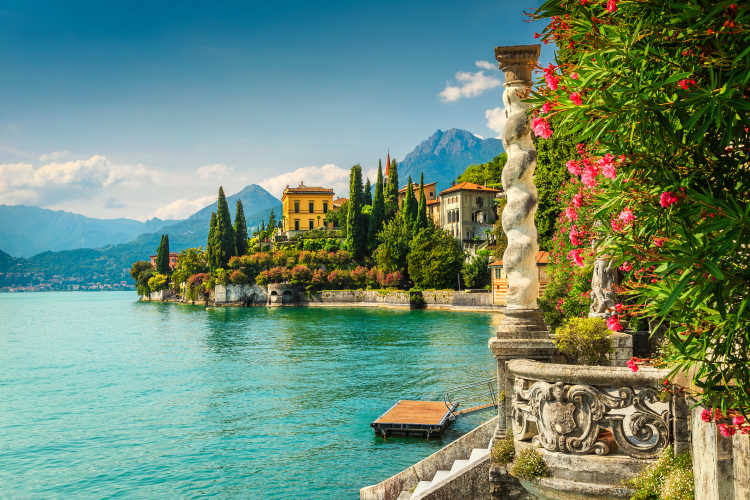 Découvrez la beauté du nord de l'Italie en visitant le lac de Côme.