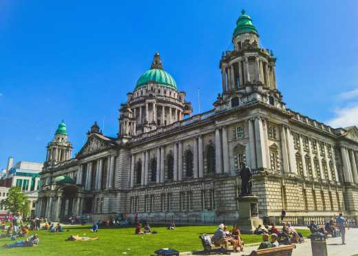 Blick auf das Belfast City Hall - ein Muss bei einem Belfast Urlaub