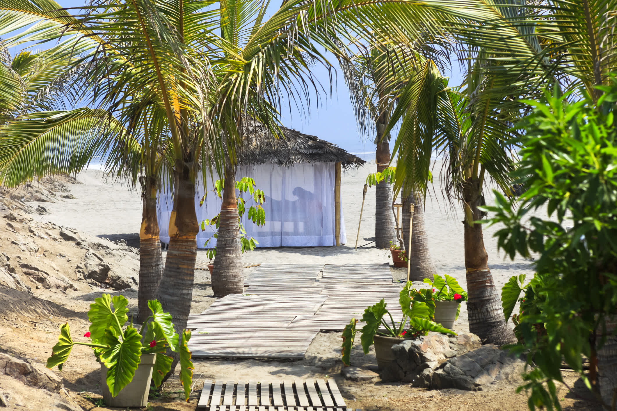 Massagehütte am Strand in Peru.