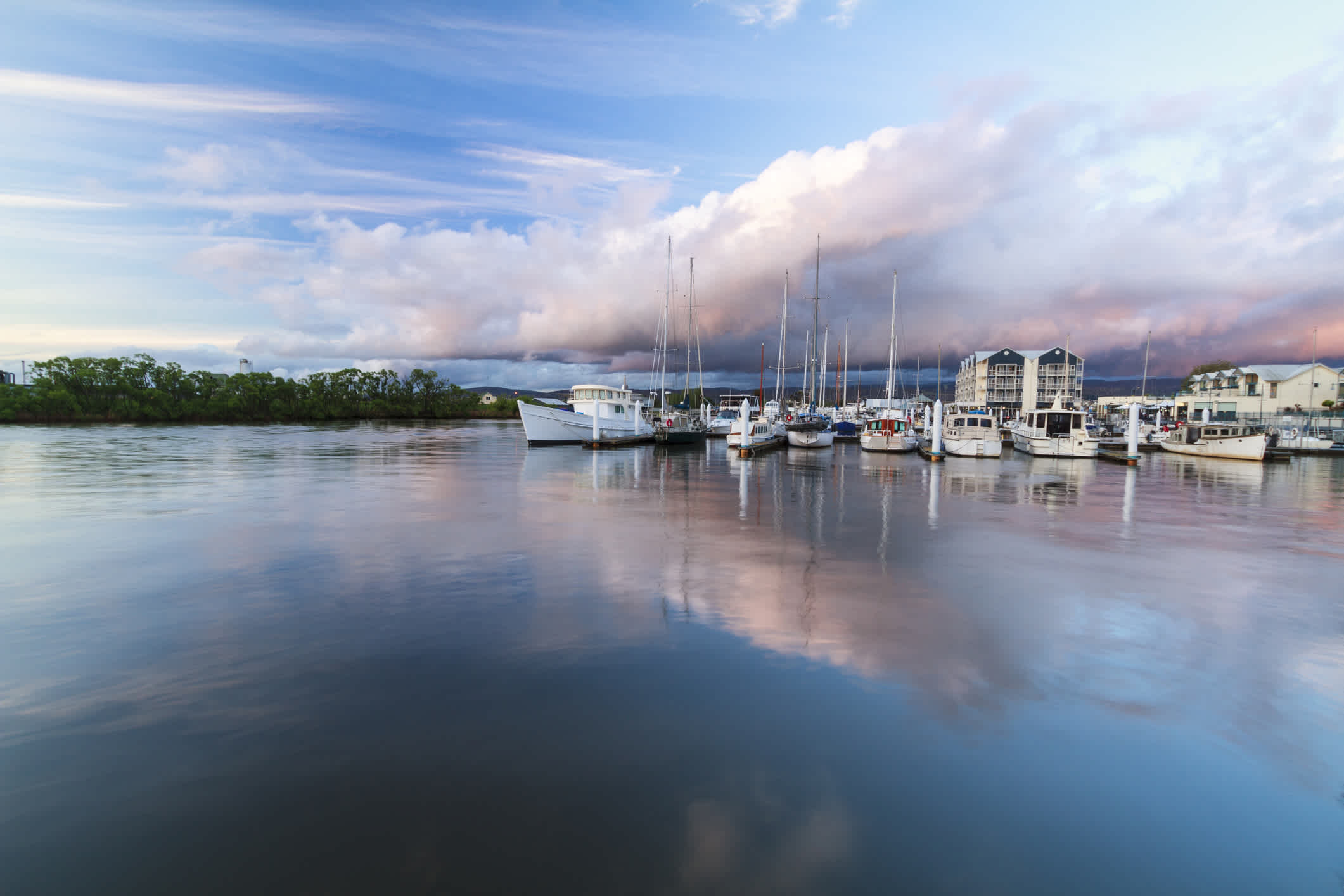 Blick auf den North Esk River Marina, Launceston, Tasmanien, Australien.