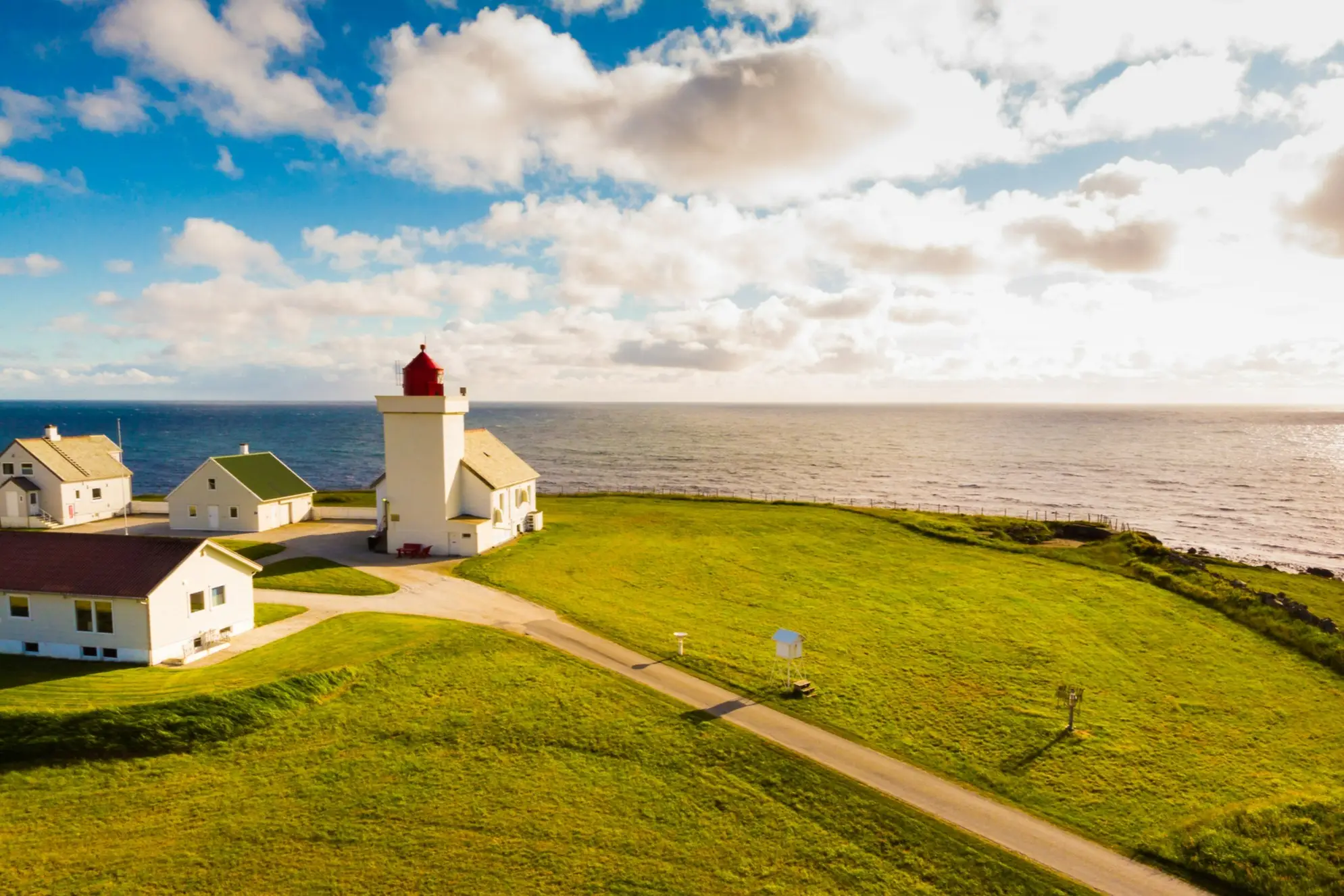 Norvège, Jæren, Obrestad Vue sur le phare d'Obrestad au coucher du soleil, Jæren, Norvège.