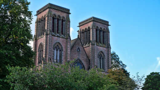 Vue sur les deux tours de la cathédrale, à Inverness, en Écosse