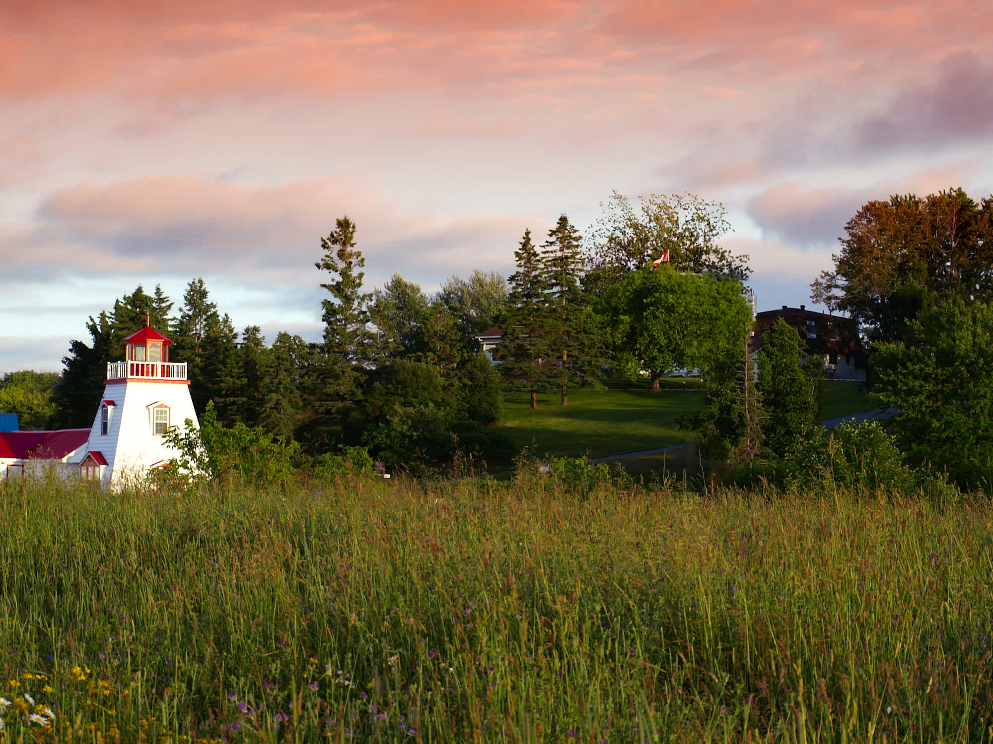 Coucher de soleil près du phare de Little Current sur l'île Manitoulin