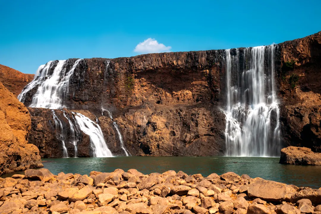 Laos, Champasak, Xe Pian Se Pong Lai Wasserfall im Sommer. Der berühmteste lao Wasserfall. Sae Pong Wasserfall fließt im Xe-Pian Fluss im Süden von Laos nach dem Xe-Pian Xe Dam später, im Süden Laos, ASIEN