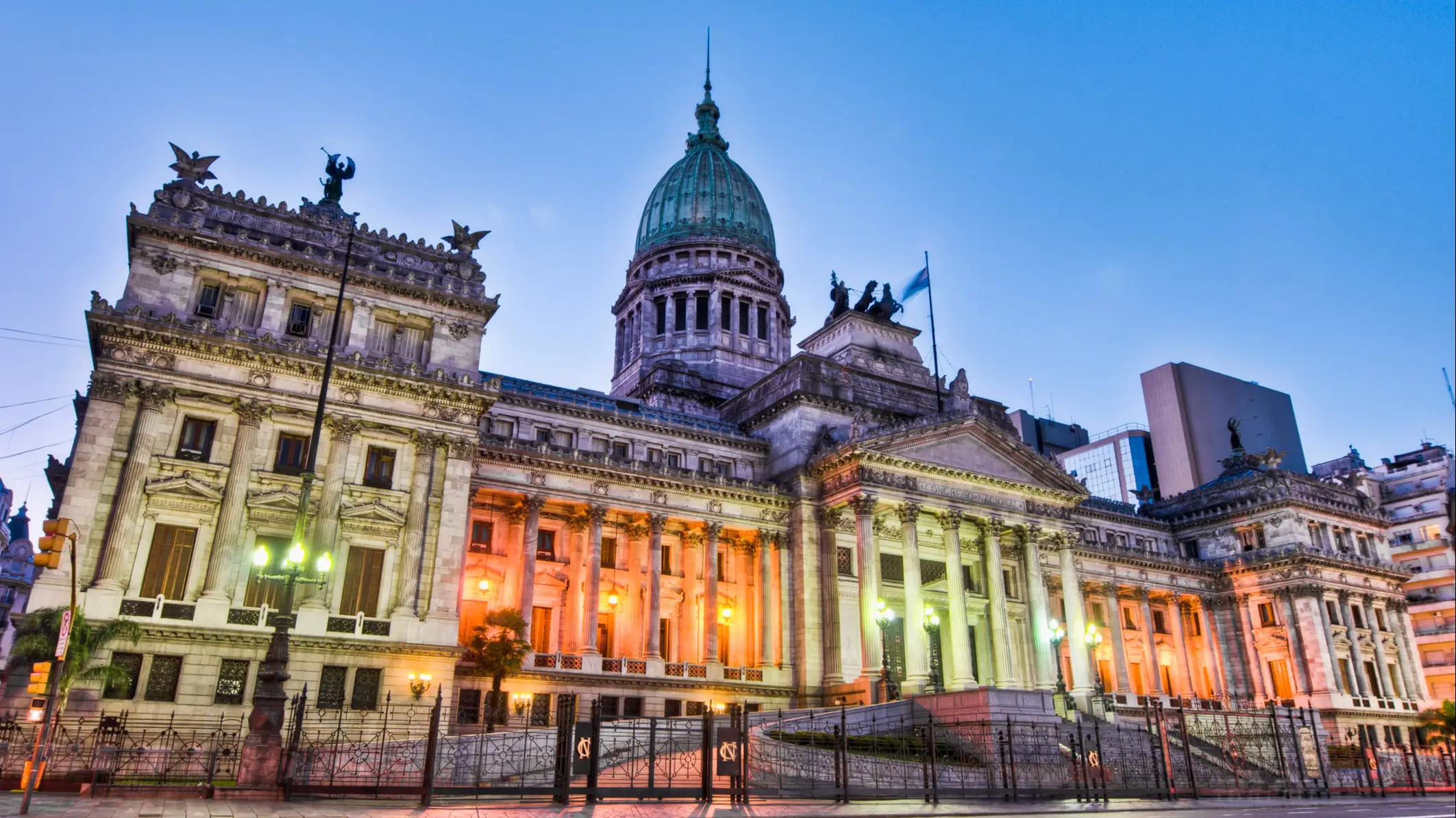 Argentinien, Buenos Aires Fassade des Nationalkongresses bei Sonnenuntergang, Buenos Aires, Argentinien